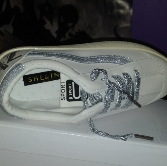 Girls🍀 Fashion Sneakers... - Picture 2 of 4